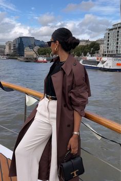 Trench Coat Outfit Fall, Spring Coat Outfit, Burgundy Trench Coat, Trench Outfit, Spring Trench Coat, Trench Coat Fall, Winter Mode Outfits, Mode Mantel