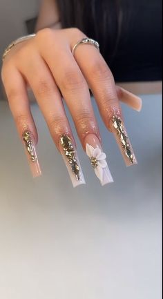 Gold Quince Nails, Silver And Gold Nails, Gold Nails Acrylic, Golden Bday, Longer Nails, Quince Nails, Gold Quince, Gold Acrylic Nails