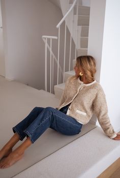 Timeless Fashion Winter, Fall Beige Outfit, Real Estate Outfits For Women Winter, Call Capsule Wardrobe, Business Casual Comfy Outfits, Button Up Over Turtleneck, Button Up Winter Outfit, Fall Outfits Blue Jeans, Effortlessly Chic Outfits Fall