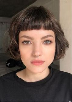 Short Bangs, Beauty Photoshoot, Girl Haircuts, Model Beauty, Short Bob Hairstyles, Hair Dos, Bobs Haircuts, Hairstyles With Bangs