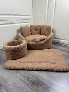 a living room with two chairs and a rug on the floor in front of it