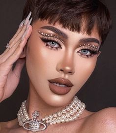 Eyeliner Inspiration, Seductive Makeup, Green Colored Contacts, Highlight Palette, Colored Contact Lenses, Sigma Beauty, Male Makeup, Highlighter Palette, Glowy Skin