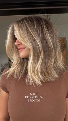 Soft Effortless Bronde, Bronde Summer Hair, Lob Balayage Blonde, Short Bronde Haircolor Blondes, Blonde Hair Color Ideas 2024, Blonde Deminsional Hair, Low Lights On Blonde, Lob Blonde Balayage, Blonde Hair Lob