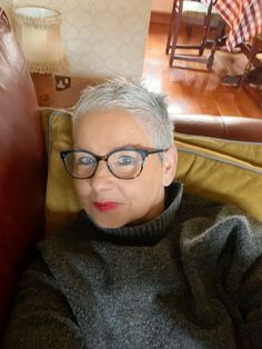 Short Hair Designs, Chic Short Haircuts, Gorgeous Gray Hair, Blonde Pixie Hair