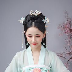 Chinese Hanfu Dress, Hanfu Hairstyles, Chinese Makeup, Hair Clasp, Wedding Headdress, Character Sheets, Headpiece Jewelry, Hanfu Dress, Chinese Hanfu