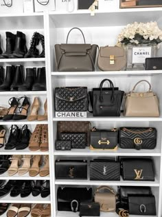 Organiser Son Dressing, Bag Closet, Dream Closet Design, Luxury Closets Design, Luxury Bags Collection, Closet Decor, Dream Closets, Luxurious Bedroom, Bag Display