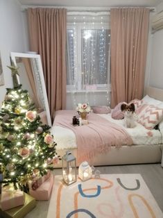 pink bedroom christmas decoration design Room Christmas Decor Pink, Pink Xmas Bedroom, Pink Room Christmas Decor, Girly Christmas Bedroom, Pink Christmas Room Decor Aesthetic, Christmas Bedroom Aesthetic Pink, Pink Winter Bedroom, Pink And White Christmas Decor Bedroom, Pink Christmas Bedroom Aesthetic