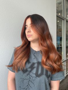 Orange Brown Balayage, Auburn Hair Medium Length, Red To Brown Hair Before And After, Brown To Red Ombre Hair, Copper Hair Dark Roots, Dark Roots Hair Color Ideas, Deep Auburn Hair, Dark Roots Hair, Balayage Hair Copper