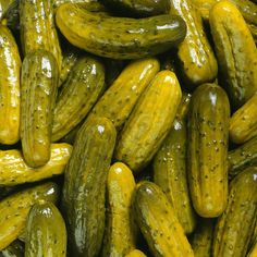 Pickle Wallpaper, Yellow Squash Recipes, Sour Pickles, Best Pickles, Sour Foods, Homemade Pickles, Pickling Cucumbers