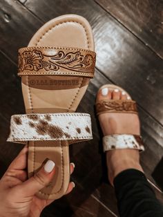 Recommended to size up! HIDES VARY Closet Revamp, Mexican Shoes, Dream Shoe, Casual Country Outfits, Cowgirl Accessories, Bota Country, Western Shoes, Southern Outfits, Country Style Outfits