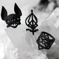 Gothic black rings from Rogue  Wolf.  #rogueandwolf #black #rings #alternative #alternativefashion #witch #gothstyle Witchy Decor Diy, 3d Tiskárna, Useful 3d Prints, Profile Dark, Hair Brooch, Amethyst Wedding, 3d Printing Art