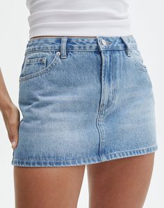 This denim skirt features a low rise waist, contrast stitching detail and mini length. Low Rise Mini Denim Skirt, Cute Jean Skirts, Dream Clothes Summer, Christmas List Clothes, Summer Skirts Outfits, Low Waist Denim Skirt, Mini Denim Skirt Outfit, Mini Denim Skirts, Low Rise Denim Skirt