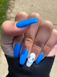 Its blue white with a smiley X face, it came out super cute and I definitely recommend and to try out in different colors Nail Inspo Blue, Blue And White Nails, Blue Acrylic Nails, Simple Acrylic Nails, Blue Nail, White Nail, Acrylic Nails Coffin Short, Short Acrylic Nails Designs