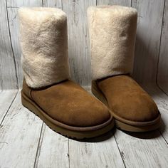 Ugg Classic Short Ii Sherpa Cuff Chestnut Boot W / 1110476 Usa Size 6. Excellent Condition. Only The One Shoe Looks Like It’s Been Worn Ugg® Neumel Women's Suede Lace-up Chukka Boots, Chestnut Boots, Ugg Classic Short, Ugg Shoes, Womens Uggs, Chestnut, Rain Boots, Cuff, Women Shoes