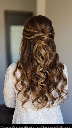 Simple Wedding Hairstyles Braids, Bridesmaid Down Do, Bridal Down Hairstyles Curls, Half Up Half Down Wedding Hair Simple, Simple Elegant Hairstyles Medium, Bridal Hair Down Medium Length, Half Up Half Down Wedding Hair Long, Wedding Hair Medium Length, Medium Length Bridal Hair