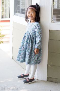 dress sewing pattern free Mode Batik, Girls Dress Pattern Free, Toddler Dress Patterns, Dress Sewing Patterns Free, Girls Dress Sewing Patterns, Sewing Kids Clothes, Girl Dress Pattern, Dress Patterns Free, Sewing Patterns Girls