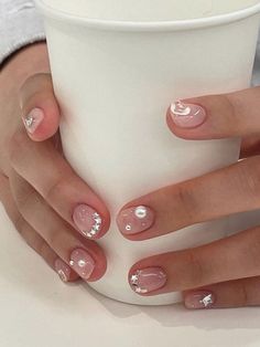 18 Sparkly Silver Nail Designs to Slay Your Holiday Vibe! | Everygirl Edit Gelish For Short Nails, Japanese Glitter Nails, Silver And Pearl Nails, Short Nails Korean Style, Nails With Silver Stars, Korean Nails Designs, Korean Short Nails, Manicures For Short Nails, Korea Nails Design