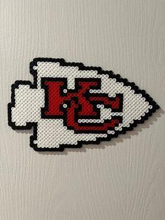 This is a handmade custom cheifs design made of perler beads. This can be framed or displayed as is. Very lightweight and easy to display in any sports collection, display, or setting. Perfect for any and all sports fans. Football Team Perler Bead Patterns, Kansas City Chiefs Perler Beads, Golden Retriever Perler Bead Patterns, Chiefs Perler Beads, Nickelodeon Perler Beads, Buffalo Bills Perler Beads, Perler Bead Designs, Melty Bead Designs, Melt Beads Patterns