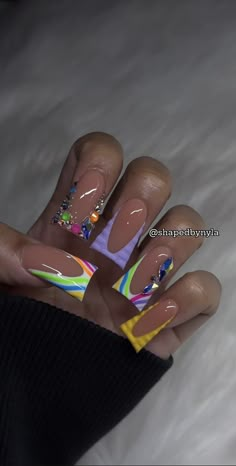 Dramatic Short Nails Designs, Summer Freestyle Nails, Spring Junk Nails, Simple Nail Sets, Vacation Nails Black Women, Summer Nails Black Women, Freestyle Acrylic Nails, Duck Nail Designs, Acrylic Toe Nails