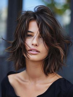 Age 60 Hairstyles, Side Parted Bob, Trending Bob Hairstyles, Medium Bob Haircuts, Messy Bob Haircut, Short Choppy Haircuts, Choppy Haircuts, Long Face Shapes, Medium Bob