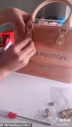 Brilliant DIY videos show how to make a Louis Vuitton tote bag for just $45 Diy Louis Vuitton Bag, Repurposed Louis Vuitton Diy, Louis Vuitton Bags Shopping, Louis Vuitton Packaging, Louis Vuitton Totes Bag, How To Make Bags, Fake Louis Vuitton Bag