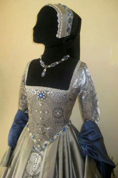 Tudor Gown, Tudor Dress, Historical Gowns, Tudor Fashion, Tudor Costumes, Medieval Clothing