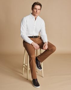 97% cotton, 3% elastane, Available in classic and slim fit, Pre-washed fabric, Non-iron and stain repellent properties, Stretch fabric, Stretch curved waistband, Exclusive Charles Tyrwhitt printed lining's, Side entry pockets with jet pockets on reverse, Flat front with belt loops to fit 4.5 cm belt, Machine washable - Ultimate Non-Iron Chinos - Camel | Men's Charles Tyrwhitt Ultimate Non-Iron Chino Pants - Camel Brown Size W32 L30 Cotton Chinos Pants Outfit Men, Brown Pants Outfit Men, Chinos Men Outfit, Business Casual Polo, Brown Pants Outfit, Camel Outfit, Men's Uniform, Curved Waistband, Brown Chinos