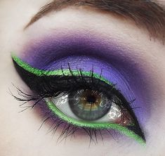 Maleficent Make Up Ideas, Beetle Juice Eye Makeup, Green Eyeshadow Looks For Hooded Eyes, Maleficent Inspired Makeup, Maleficent Eye Makeup, Purple Green Eyeshadow, Pretty Witch Makeup Looks, Witch Eye Makeup, Malificent Eye Makeup