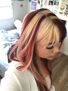 Neopolotin Hair, Blonde Hair Red Highlights, Tri Color Hair, Strawberry Shortcake Hair, Hair 2025, Funky Hair, Split Dyed Hair, Red Blonde Hair