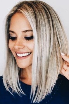 Blond Hairstyles, Blonde Lowlights, Easy Hairdos, Medium Short Hair, Short Straight Hair, Hair Styles 2017, Hair Color Balayage