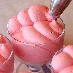 I’m sharing how to make the best raspberry mousse - It's very light & airy and tastes so raspberry! It can also hold the shape well as cakes. Filling For Cupcakes, Mango Panna Cotta, Mousse Filling, Homemade Strawberry Sauce, Lemon Mousse, Pudding Mousse, Raspberry Mousse, Strawberry Mousse, Raspberry Recipes