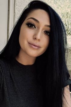 person with dark black hair color Everyday Ootd, Healthy Black Hair, Reverse Gray Hair, Baylage Hair, Pale Skin Makeup, Hair Everyday, Hair Motivation, Black Hair Dye, Color Conditioner