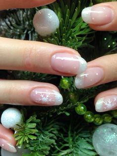 Christmas Nails 2023 Elegant, Snow French Tip Nails, French Nails Winter Design, Winter Nails French Tip Blue, How To Do Snow Flakes On Nails, Snow Winter Nails, Snow Nail Art Snowflakes, French Manicure Snowflake Nails