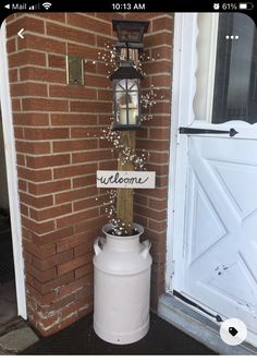 Old Door On Porch Decorating Ideas, Welcome Sign Ideas Front Porches, Decorating Old Milk Cans, Farmhouse Yard Decor Country, Milk Can Projects, Diy Back Porch Decor, Milk Jug Porch Decor, Spring Milk Can Decor, Country Welcome Signs Front Porches