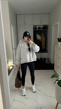 Comfy Sporty Outfits Winter, Sports Style Outfits, 550 New Balance Outfit Women, Chunky New Balance Sneakers Outfit, Fits With New Balance Shoes, Mom Athletic Outfits, Mid Size Workout Outfit, New Balance Outfit Aesthetic, Outfits With Hoka Shoes