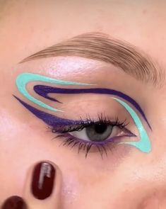 Graphic Liners Ideas, Light Blue Graphic Liner, Graphic Eyeliner Ideas Colorful, Creative Eye Makeup Art, Fun Eyeliner Looks, Funky Eyeliner, Easy Graphic Liner, Colorful Graphic Liner