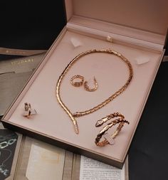 @bulgari #bvlgari Bulgari Gold Jewelry, Bvlgari Jewelry Set, Brands Jewelry, Bvlgari Bracelet