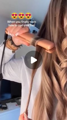 Gina Kirschenheiter Short Hair, Beach Waves Thick Hair, Curling Hair Tutorial, Gina Kirschenheiter, Homecoming Hairstyle, Curl Hair With Straightener, Cool Hair, Hair Hack, Layered Haircuts For Medium Hair