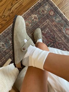 Birkenstock Clog, Birkenstock Outfit, Clogs Outfit, Clogs For Women, Boston Clogs, Dr Shoes, Shoe Wishlist, Shoe Inspo, Fall Fits