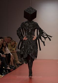 Gareth Pugh Ugly Fashion, Box Dress, Outrageous Fashion, Square Head