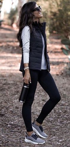 Winter Camping Outfits, Camping Outfits For Women, Look Legging, Hiking Outfit Fall, Walking Outfits, 2024 Style, Mode Casual, Camping Outfits, Athleisure Outfits