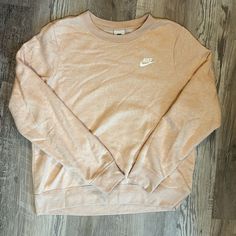 Size M Light Pink Never Worn Comfy, Light, And Soft Crewneck Smoke And Pet Free Household Hoodies Womens Nike, Nike Sweater Women, Nike Hoodies For Women, Black Zip Hoodie, Xmas Wishlist, White Windbreaker, Pink Crewneck Sweatshirt, Tops Nike, Nike Crewneck