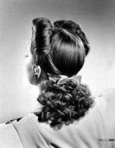 4e00dd8871e2ae985d24a8b96c85e1f4 Cabelo Pin Up, 40s Mode, Victory Rolls, 1940s Hairstyles, Roll Hairstyle, Pin Up Hair