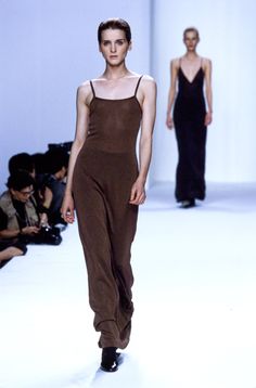 Michele Hicks, Aesthetic Business, Calvin Klien, 90s Runway Fashion, Calvin Klein Collection, Outfit Inspo Fall, Fashion Show Collection, Classic Outfits, Fashion 2020