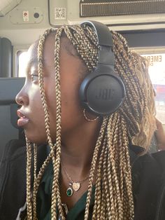 #blondebraids #blackgirlshairstyles #blackwomenhairstyles #aesthetic Blond Small Box Braids, Light Blonde Box Braids, Light Brown And Blonde Box Braids, Blonde Braids With Black Roots, Light Box Braids, Mixed Blonde Braids, Blonde Braids On Black Hair, Box Braids Blonde And Black