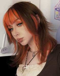 Split Hair Color Ideas Brown, Red Coloured Hair Ideas, Red Bangs With Brown Hair, Split Orange Hair, Brown And Orange Hair Split, Red With Orange Hair, Orange Color Hair Ideas, Hair Colour Ideas Orange, Black With Orange Hair