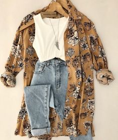 Spring Outfits For Work, Floral Print Skirt Outfit, Prints Clothes, Clothes Street Style, Outfits Preppy, Mode Tips, Spring Outfits Dresses, Mode Hippie, Outfits For Work