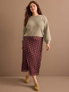 A delicate floral pattern adorns this feminine mesh midi skirt. A subtle slit and lettuce hem add a playful touch. Fall Midi Skirt Outfit, Winter Midi Skirt Outfit, Midi Skirt Outfit Winter, Midi Skirt Winter, Midi Outfits, Mesh Midi Skirt, Thanksgiving Outfit Women, What To Wear Fall, Teacher Clothes