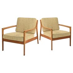 a pair of chairs sitting next to each other