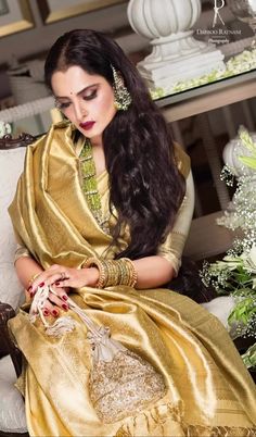 Gold Silk Saree, Ambani Wedding, Green Silk Saree, Vintage Moodboard, Gold Saree, Big Bun Hair, Simple Saree Designs